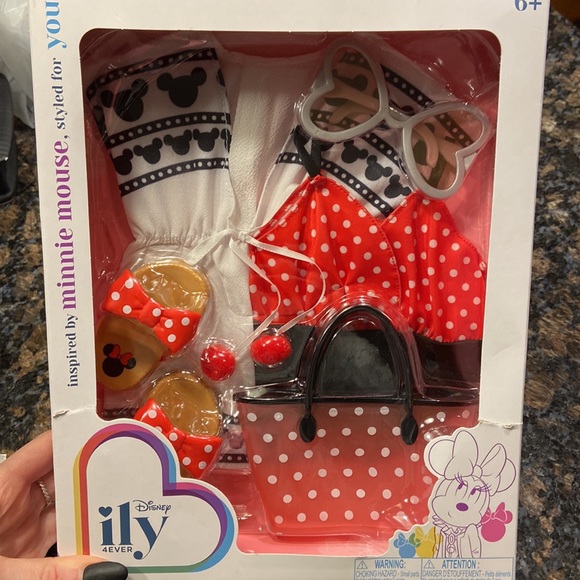 Disney ILY 4ever Minnie Beach Doll Outift - Picture 4 of 7